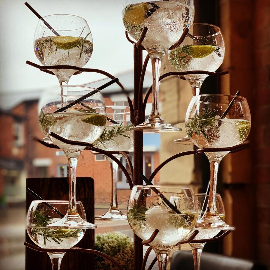 The Wheatsheaf Hotel, แซนด์แบท ภายนอก รูปภาพ A gin and tonic tree